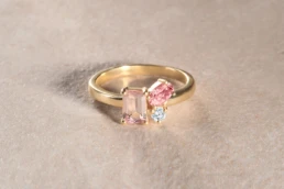 Ring met roze steen